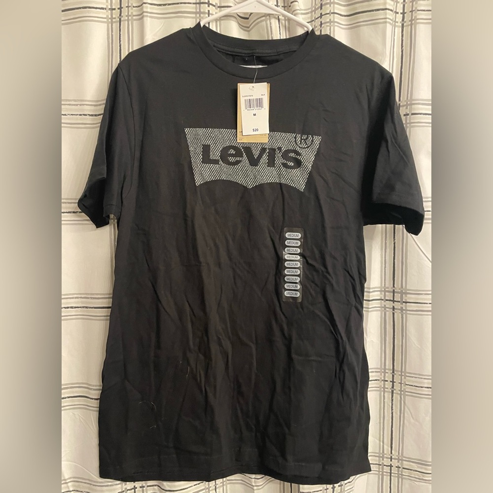 NWT Levis Tshirt